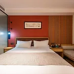Qiuguo Hutong Courtyard Hotel