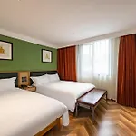 Qiuguo Hutong Courtyard Hotel